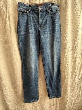 Judy Blue Medium Blue Boyfriend Jeans size 11 but fits like 14. Stretchy